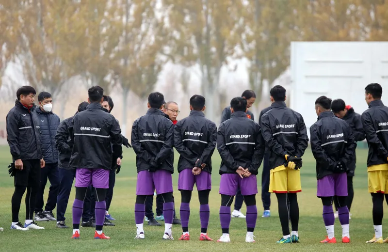 ĐT U23 Việt Nam miệt mài tập luyện trong giá lạnh, tập trung cao độ cho trận đấu với U23 Myanmar - Ảnh 1. ĐT U23 Việt Nam miệt mài tập luyện trong giá lạnh, tập trung cao độ cho trận đấu với U23 Myanmar - Ảnh 1.