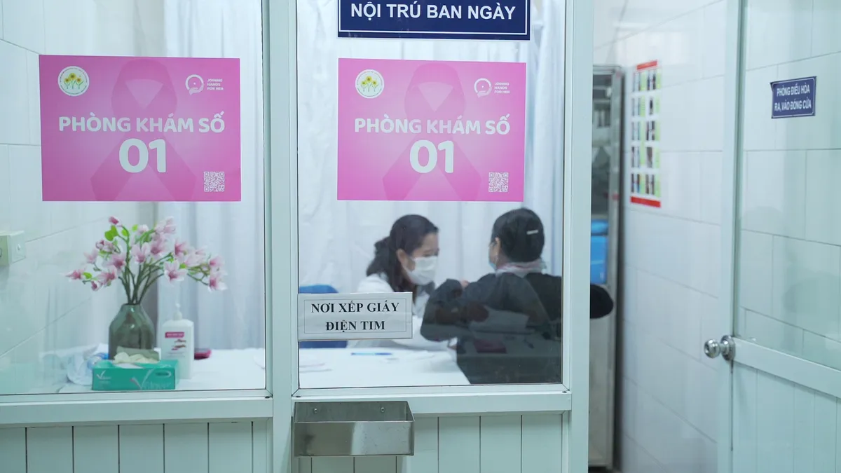 Khám, tầm soát ung thư vú miễn phí cho 1.700 phụ nữ - Ảnh 2.