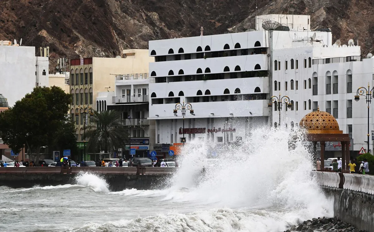 Bão Shaheen tấn công Oman với mưa gió mạnh dữ dội, khiến 3 người thiệt mạng - Ảnh 5.