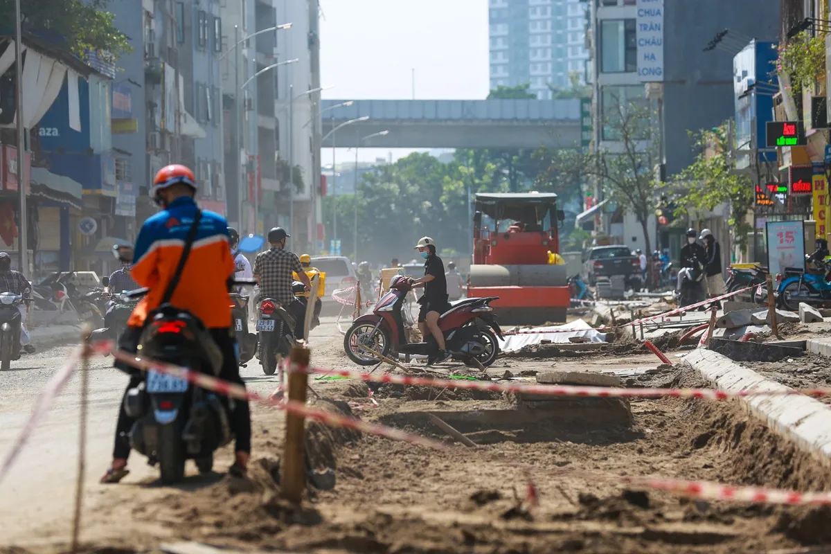 Tăng tốc thi công cải tạo đường Vũ Trọng Phụng sau nhiều năm chậm tiến độ - Ảnh 10.