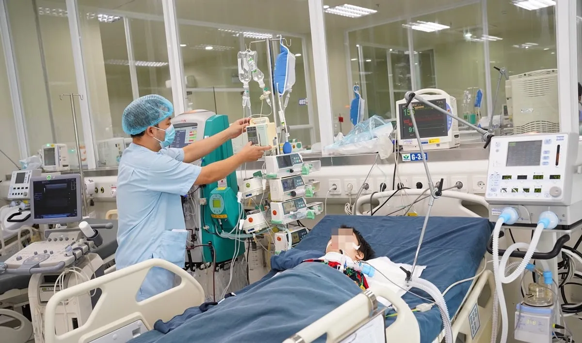 Trì hoãn khám bệnh vì sợ dịch COVID-19, nhiều trẻ mắc bệnh mạn tính nhập viện nguy kịch - Ảnh 1.