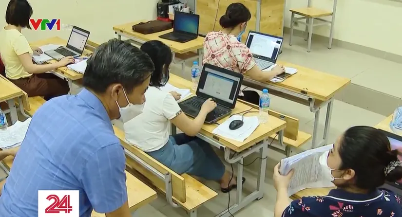 H&agrave; Nội huy động h&agrave;ng ngh&igrave;n gi&aacute;o vi&ecirc;n, đo&agrave;n vi&ecirc;n tham gia nhập dữ liệu vaccine COVID-19 - Ảnh 1.