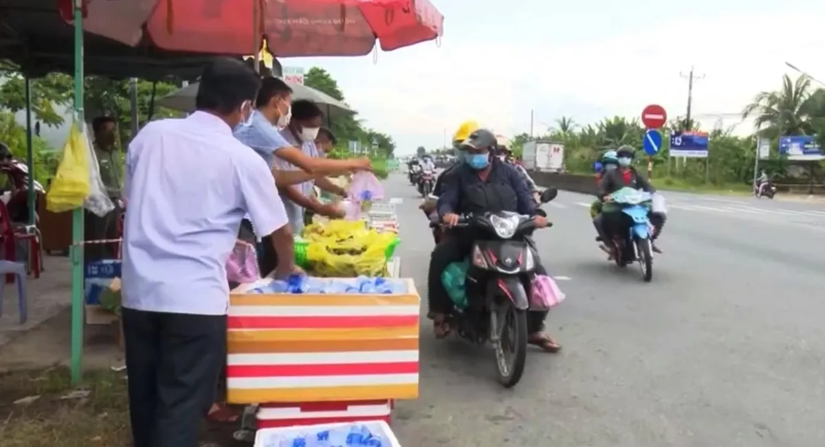 Đảm bảo đón người dân về quê an toàn, chu đáo - Ảnh 1.