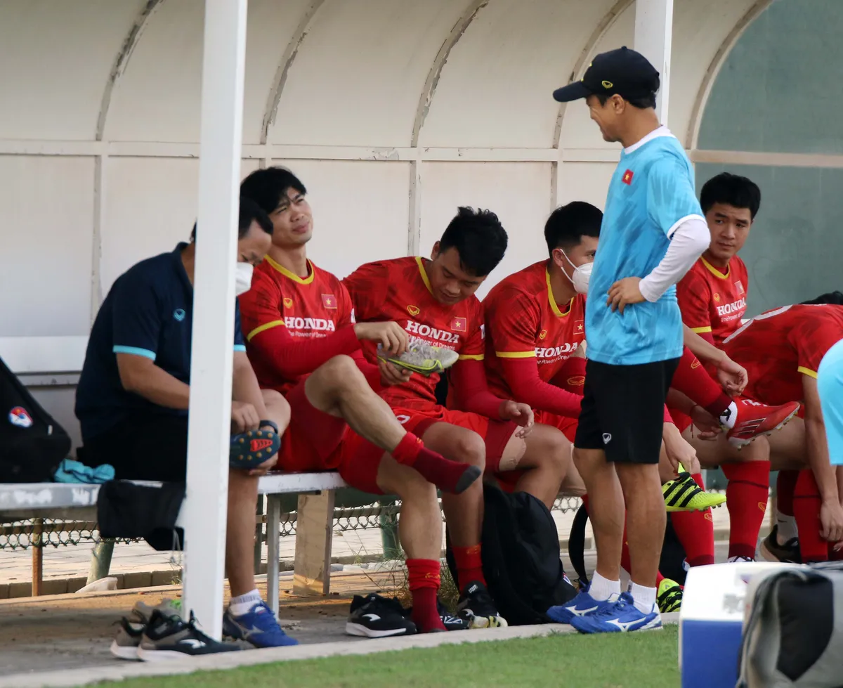 ĐT Việt Nam điều chuyển 2 cầu thủ sang U22 Việt Nam trước khi lên đường đi Oman - Ảnh 1. ĐT Việt Nam điều chuyển 2 cầu thủ sang U22 Việt Nam trước khi lên đường đi Oman - Ảnh 1.