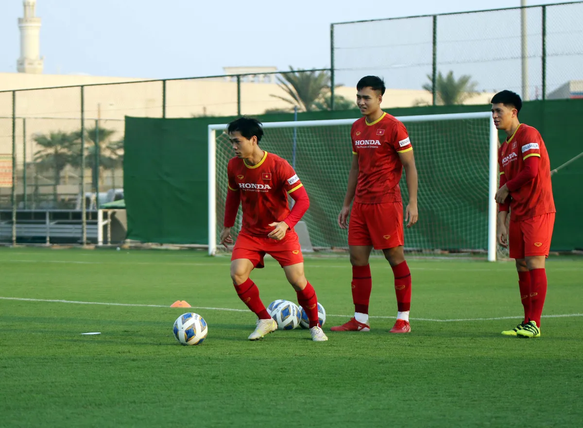 ĐT Việt Nam điều chuyển 2 cầu thủ sang U22 Việt Nam trước khi lên đường đi Oman - Ảnh 4. ĐT Việt Nam điều chuyển 2 cầu thủ sang U22 Việt Nam trước khi lên đường đi Oman - Ảnh 4.