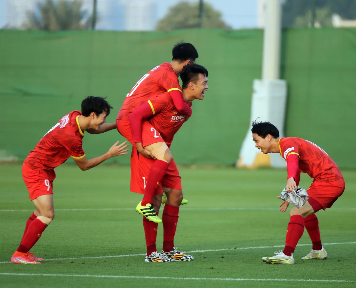 ĐT Việt Nam điều chuyển 2 cầu thủ sang U22 Việt Nam trước khi lên đường đi Oman - Ảnh 7. ĐT Việt Nam điều chuyển 2 cầu thủ sang U22 Việt Nam trước khi lên đường đi Oman - Ảnh 7.