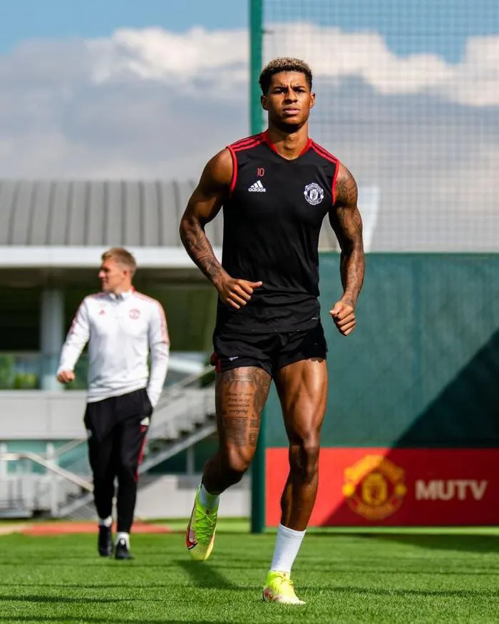 Rashford nhận bằng tiến sĩ danh dự từ Đại học Manchester - Ảnh 1. Rashford nhận bằng tiến sĩ danh dự từ Đại học Manchester - Ảnh 1.