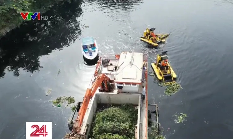 M&aacute;y vớt 40 tấn r&aacute;c mỗi ng&agrave;y tr&ecirc;n s&ocirc;ng ở TP Hồ Ch&iacute; Minh - Ảnh 2.