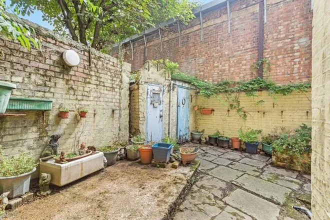 Điều bất ngờ đằng sau mức gi&aacute; 1 triệu bảng của căn nh&agrave; phố ở London - Ảnh 2.