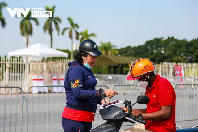 Giảm giá kịch sàn, dân phe vé Mỹ Đình vẫn ế khách ngay trước trận của ĐT Việt Nam - Ảnh 4.