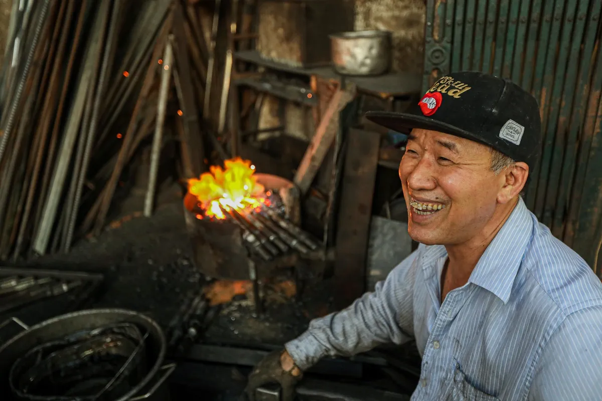 Bễ lò rèn cuối cùng ở phố cổ Hà Nội - Ảnh 6.