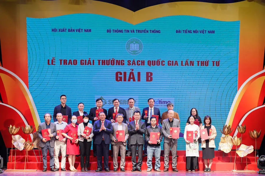 Hai tác phẩm đoạt giải A tại Giải thưởng Sách quốc gia 2021 - Ảnh 1.