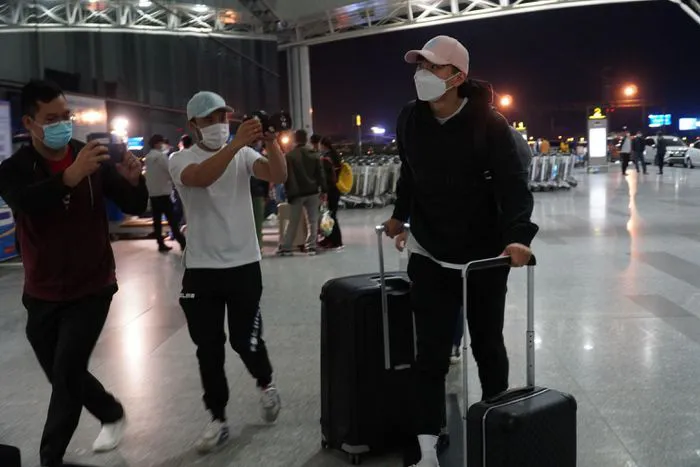 Văn Hậu sang Hàn Quốc điều trị chấn thương - Ảnh 1. Văn Hậu sang Hàn Quốc điều trị chấn thương - Ảnh 1.