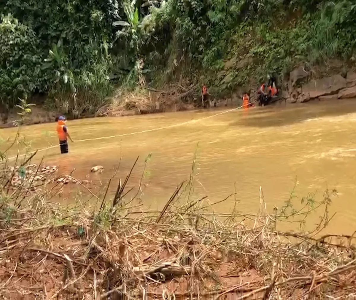 Bình Phước: Tìm thấy thi thể người đàn ông sau 3 ngày bị nước cuốn - Ảnh 1.