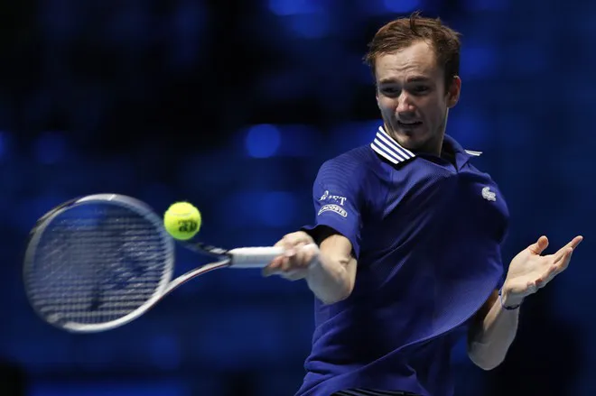 Daniil Medvedev vào bán kết ATP Finals 2021 - Ảnh 1. Daniil Medvedev vào bán kết ATP Finals 2021 - Ảnh 1.