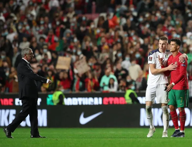 LĐBĐ Bồ Đào Nha chưa có kế hoạch sa thải HLV Fernando Santos - Ảnh 1. LĐBĐ Bồ Đào Nha chưa có kế hoạch sa thải HLV Fernando Santos - Ảnh 1.