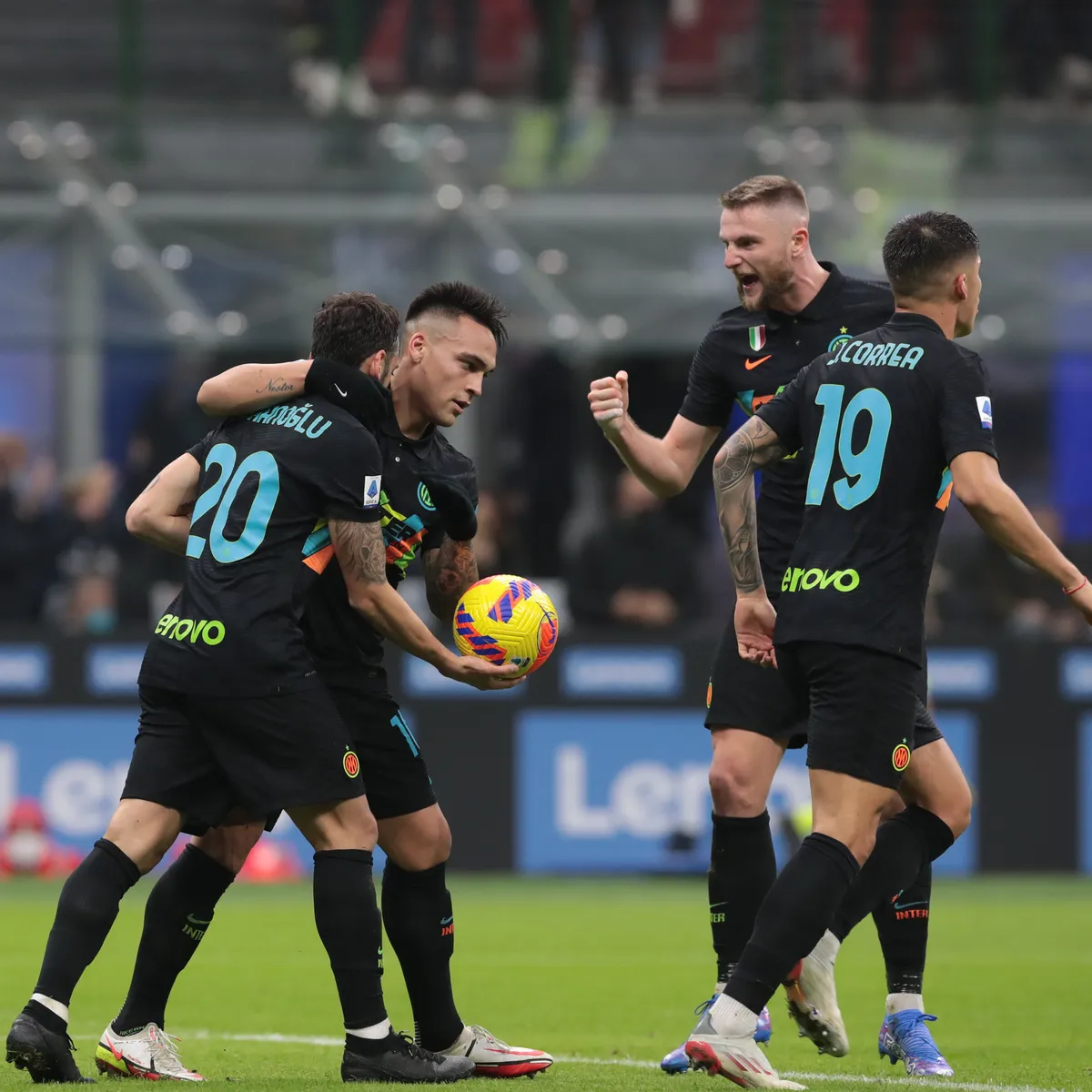 Inter Milan xuất sắc cắt mạch bất bại của Napoli - Ảnh 6. Inter Milan xuất sắc cắt mạch bất bại của Napoli - Ảnh 6.