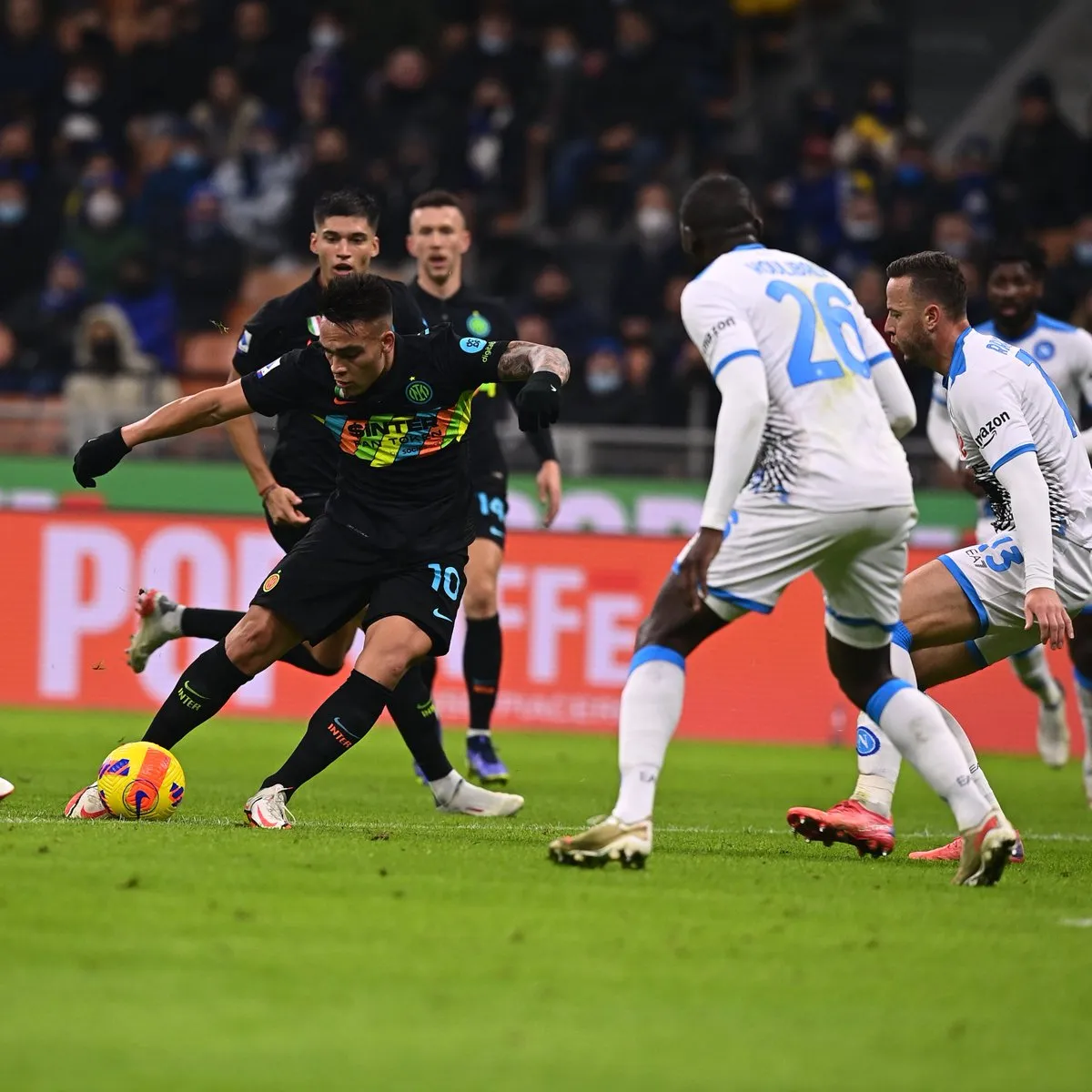 Inter Milan xuất sắc cắt mạch bất bại của Napoli - Ảnh 1. Inter Milan xuất sắc cắt mạch bất bại của Napoli - Ảnh 1.