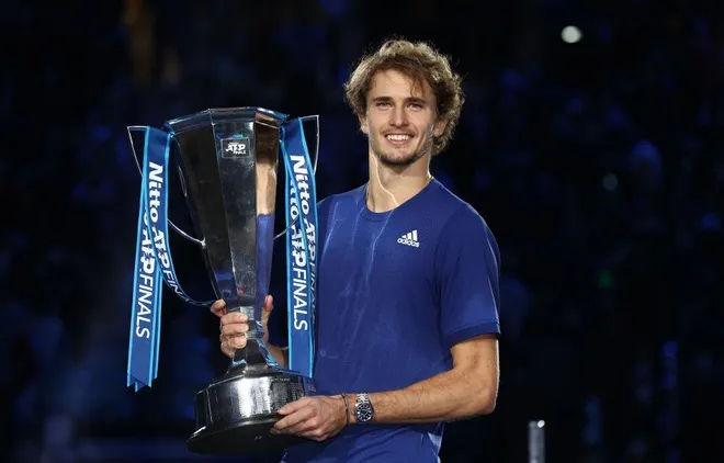 Thắng thuyết phục Medvedev, Alexander Zverev lần thứ 2 đăng quang ATP Finals - Ảnh 4. Thắng thuyết phục Medvedev, Alexander Zverev lần thứ 2 đăng quang ATP Finals - Ảnh 4.