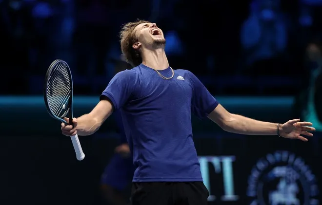 Thắng thuyết phục Medvedev, Alexander Zverev lần thứ 2 đăng quang ATP Finals - Ảnh 2. Thắng thuyết phục Medvedev, Alexander Zverev lần thứ 2 đăng quang ATP Finals - Ảnh 2.