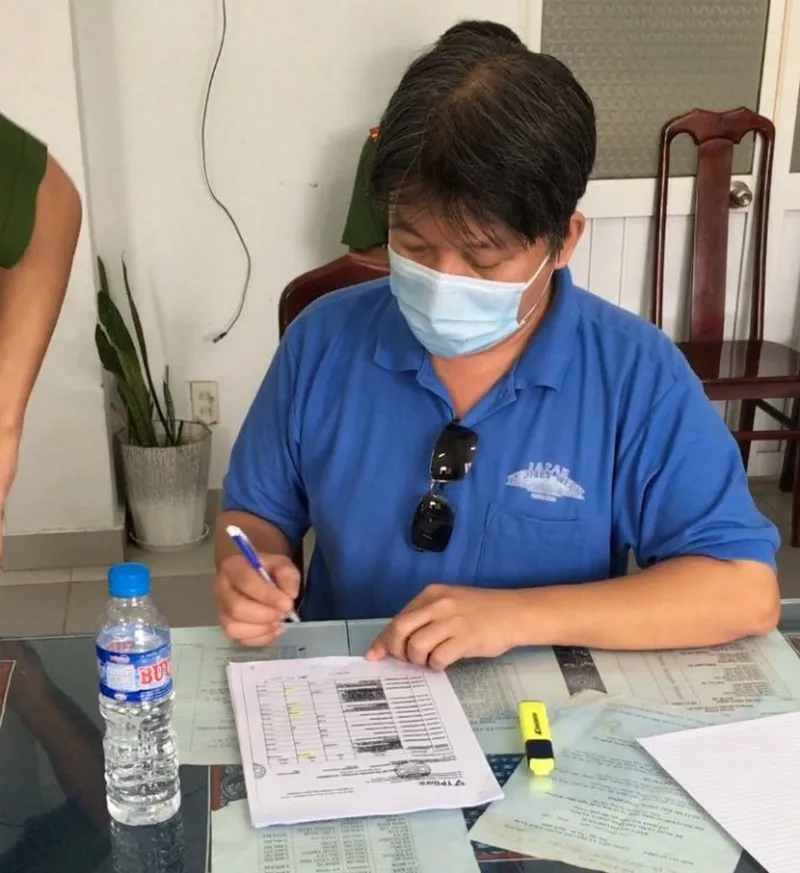 Khởi tố, bắt tạm giam Gi&aacute;m đốc C&ocirc;ng ty Bảo hiểm Viễn Đ&ocirc;ng - chi nh&aacute;nh Cần Thơ - Ảnh 1.