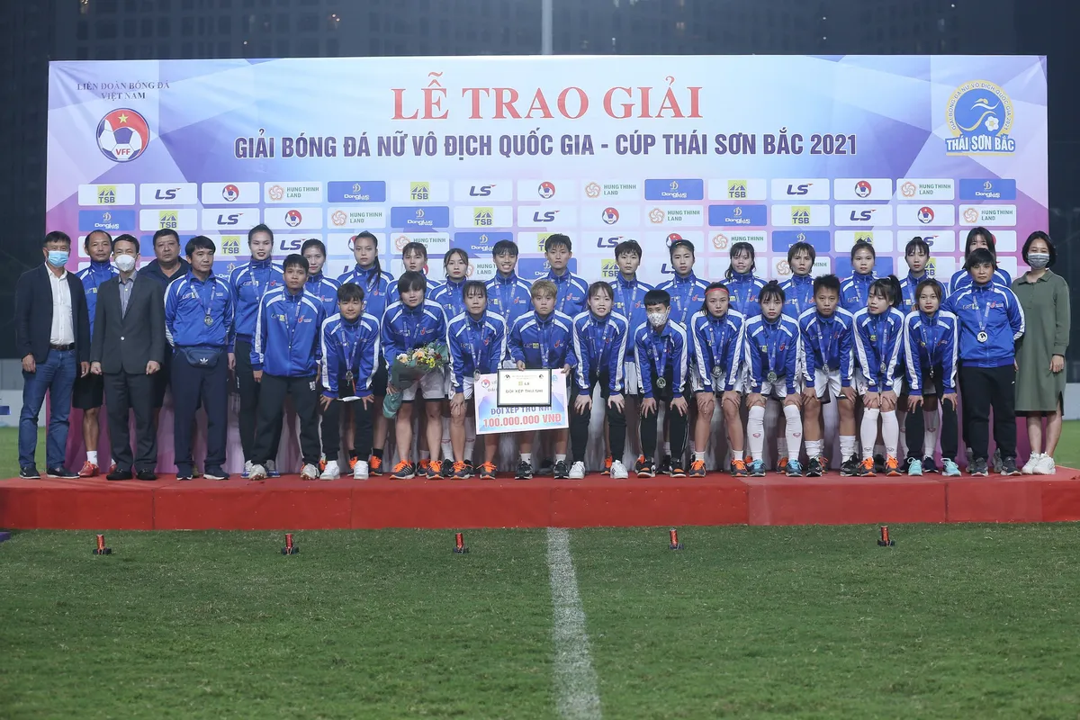 [Chùm ảnh] Lễ trao Giải bóng đá Nữ VĐQG – Cúp Thái Sơn Bắc 2021 - Ảnh 6.
