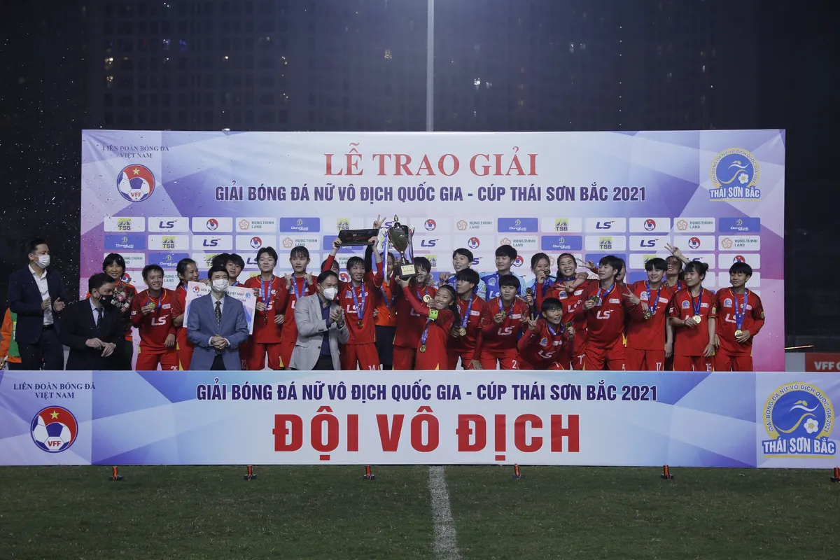 [Chùm ảnh] Lễ trao Giải bóng đá Nữ VĐQG – Cúp Thái Sơn Bắc 2021 - Ảnh 10.