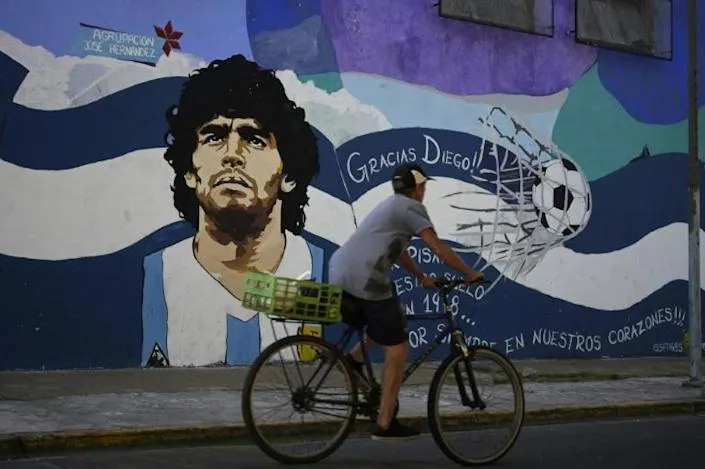 Thế giới tưởng niệm 1 năm ngày mất của Diego Maradona - Ảnh 2. Thế giới tưởng niệm 1 năm ngày mất của Diego Maradona - Ảnh 2.