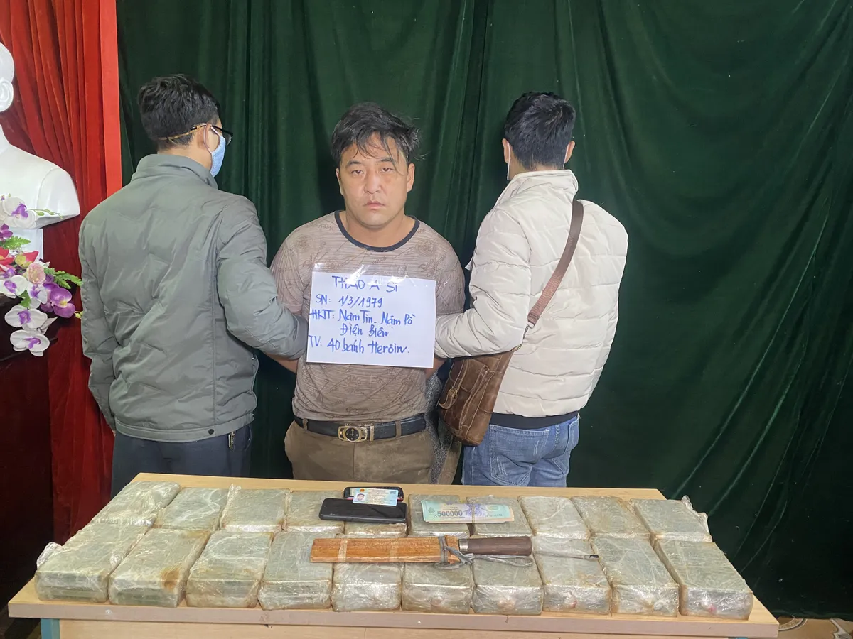 Triệt phá chuyên án ma túy lớn, thu giữ 40 bánh heroin - Ảnh 1.