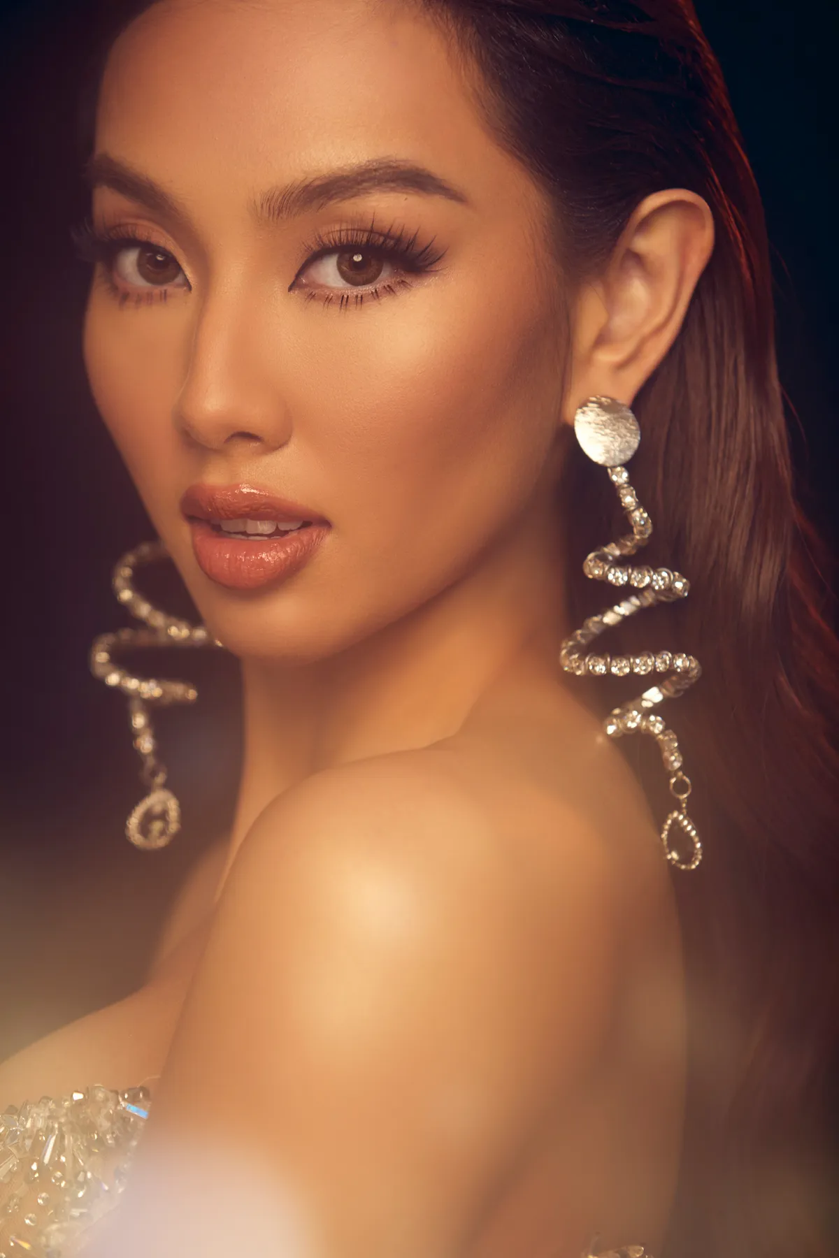 Thùy Tiên hé lộ đầm dạ hội Bán kết Miss Grand International 2021 - Ảnh 5.