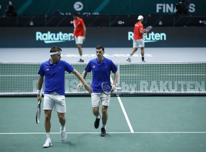 Djokovic giúp ĐT Serbia khởi đầu thuận lợi ở Davis Cup - Ảnh 3. Djokovic giúp ĐT Serbia khởi đầu thuận lợi ở Davis Cup - Ảnh 3.