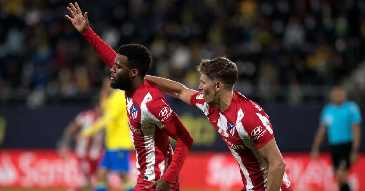 Thắng thuyết phục Cadiz, Atletico Madrid bám sát Real Madrid - Ảnh 1.