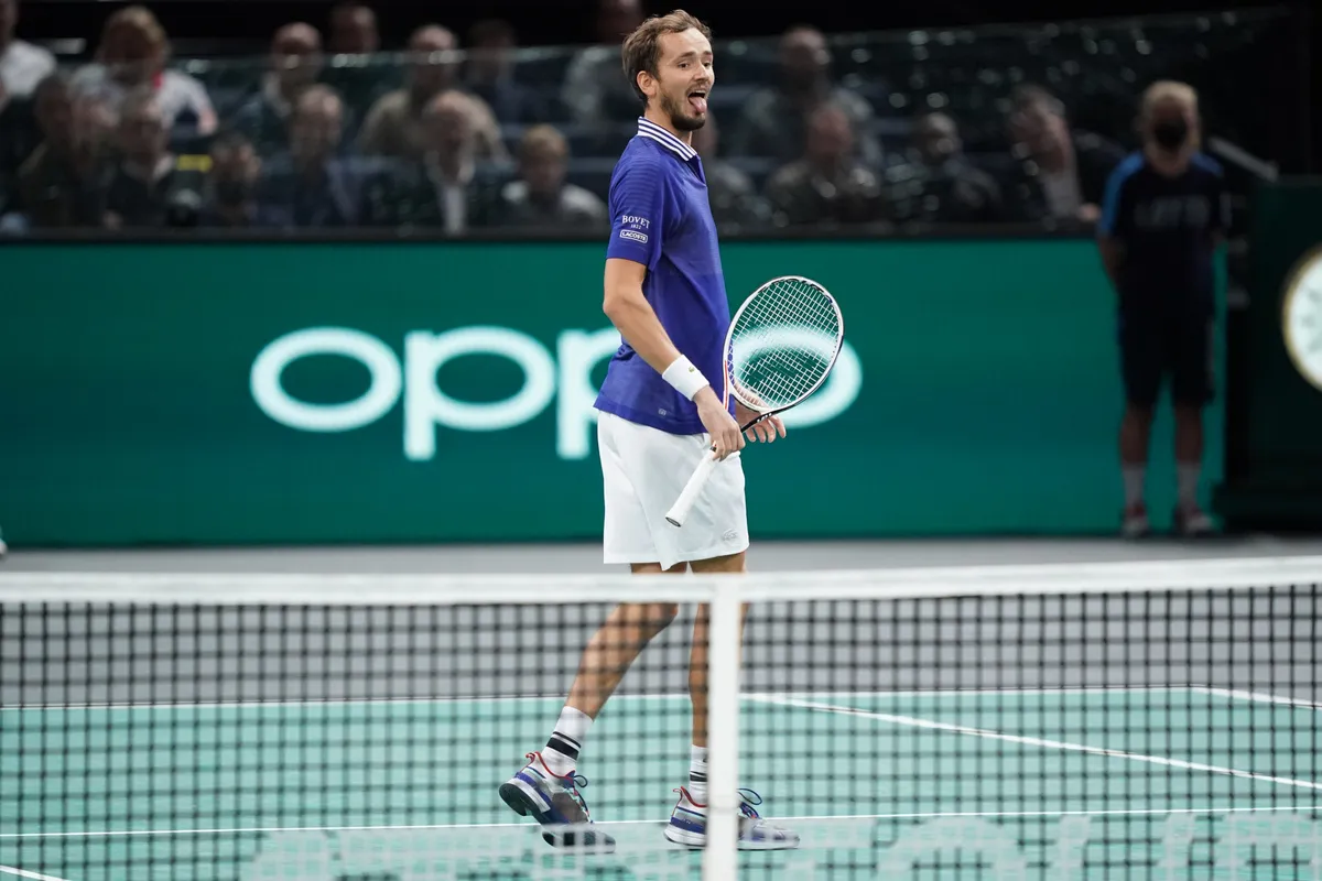Daniil Medvedev giành chiến thắng thuyết phục trước Hugo Gaston để tiến vào bán kết Paris Masters - Ảnh 3.