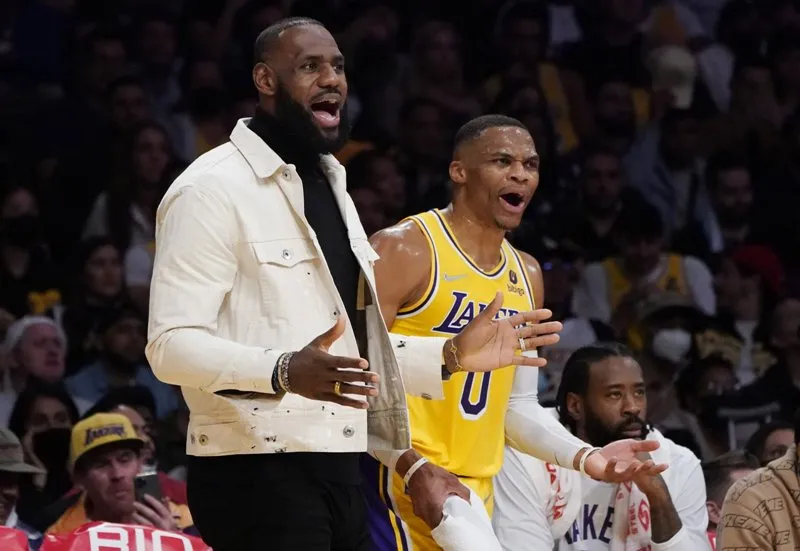 Lebron James sẽ phải nghỉ thi đấu trong ngắn hạn - Ảnh 1. Lebron James sẽ phải nghỉ thi đấu trong ngắn hạn - Ảnh 1.