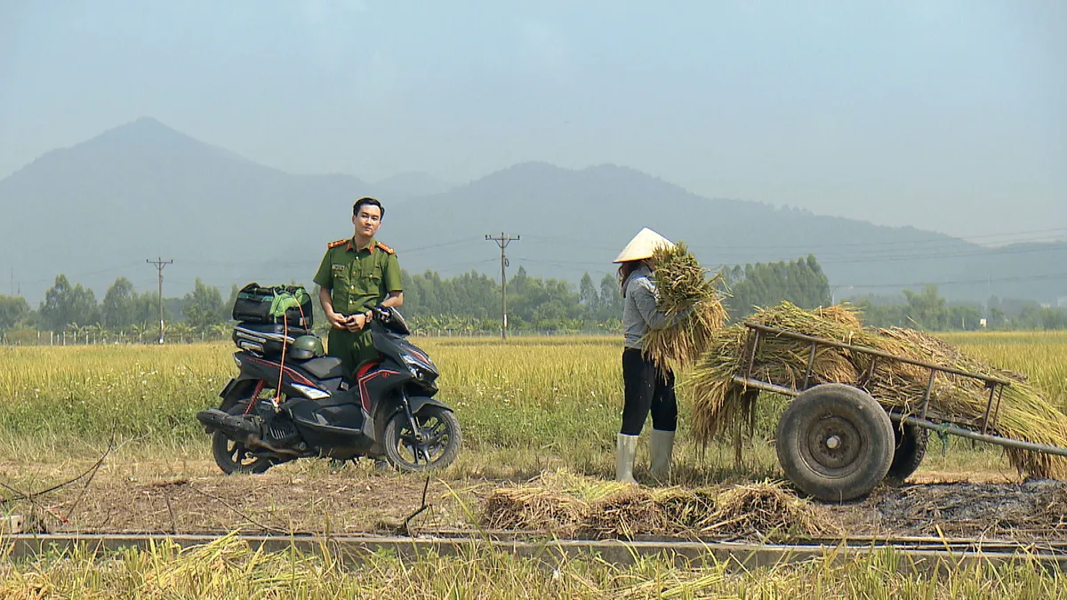 Phố trong làng - Tập 2: Nam gặp tình huống dở khóc dở cười ngay ngày làm việc đầu tiên tại Tân Xuân - Ảnh 11.