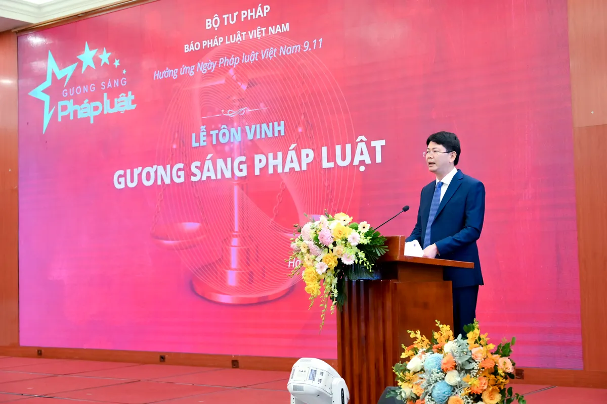 Vinh danh 50 gương sáng Pháp luật Việt Nam 2021 - Ảnh 1.