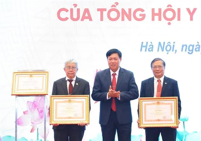 Tôn vinh 87 tri thức tiêu biểu của Tổng hội Y học Việt Nam - Ảnh 2.