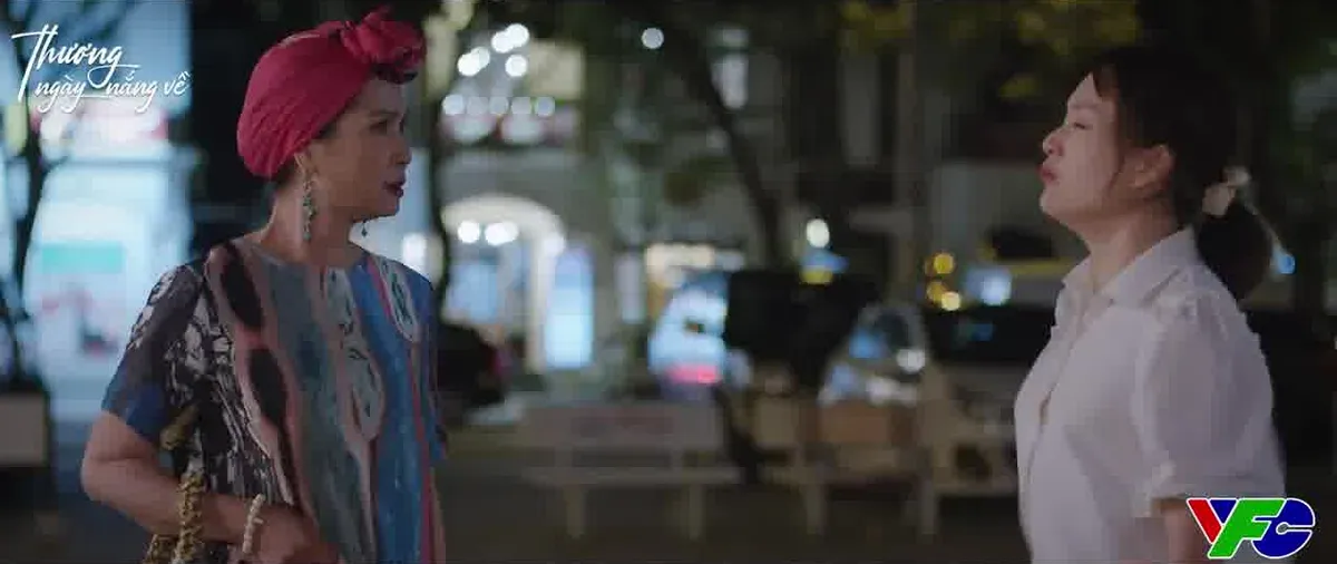 Thương ng&agrave;y nắng về - Tập 13: V&acirc;n Kh&aacute;nh mượn rượu bật lại mẹ chồng - Ảnh 4.