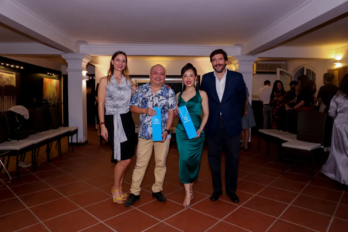 Bay bổng v&agrave; quyến rũ với vũ điệu Tango tại Việt Nam - Ảnh 1.