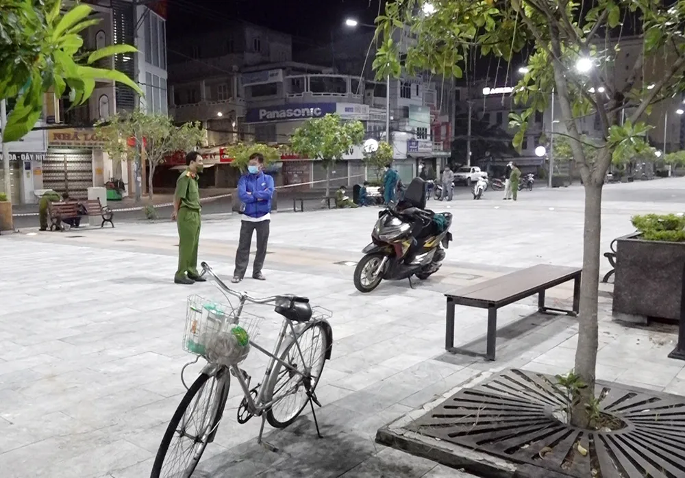 Kẻ s&aacute;t hại d&acirc;n qu&acirc;n tự vệ trong đ&ecirc;m ở phố đi bộ đ&atilde; bị bắt - Ảnh 2.