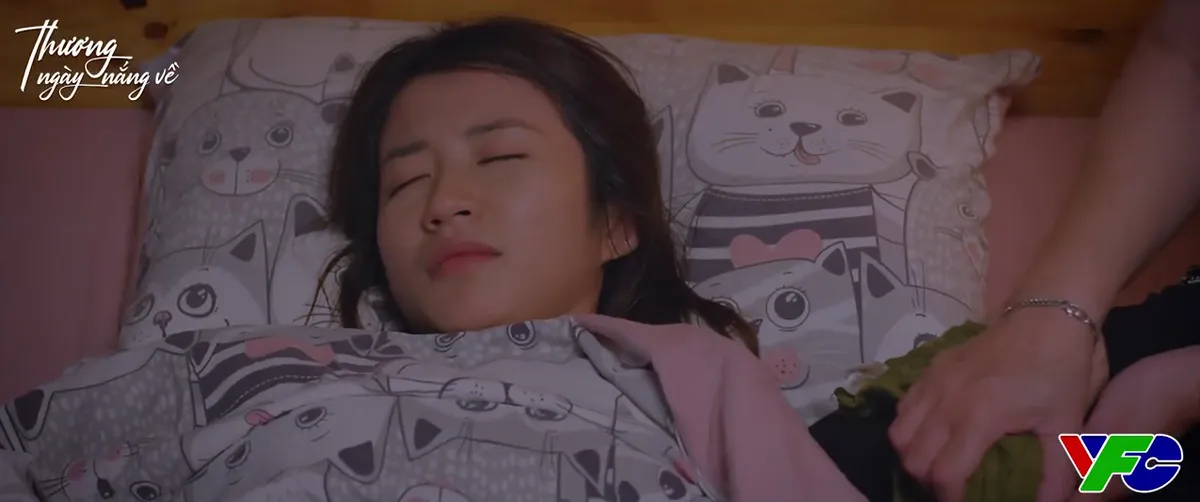 Thương ng&agrave;y nắng về - Tập 15: V&acirc;n V&acirc;n li&ecirc;n tục xin lỗi bố trong giấc mơ - Ảnh 1.