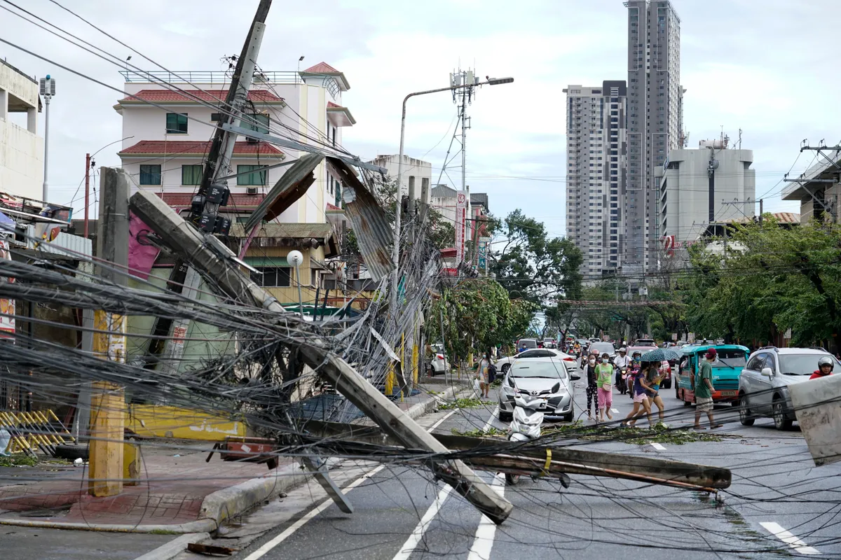 Bão Rai suy yếu sau khi đổ bộ vào Philippines - Ảnh 3.