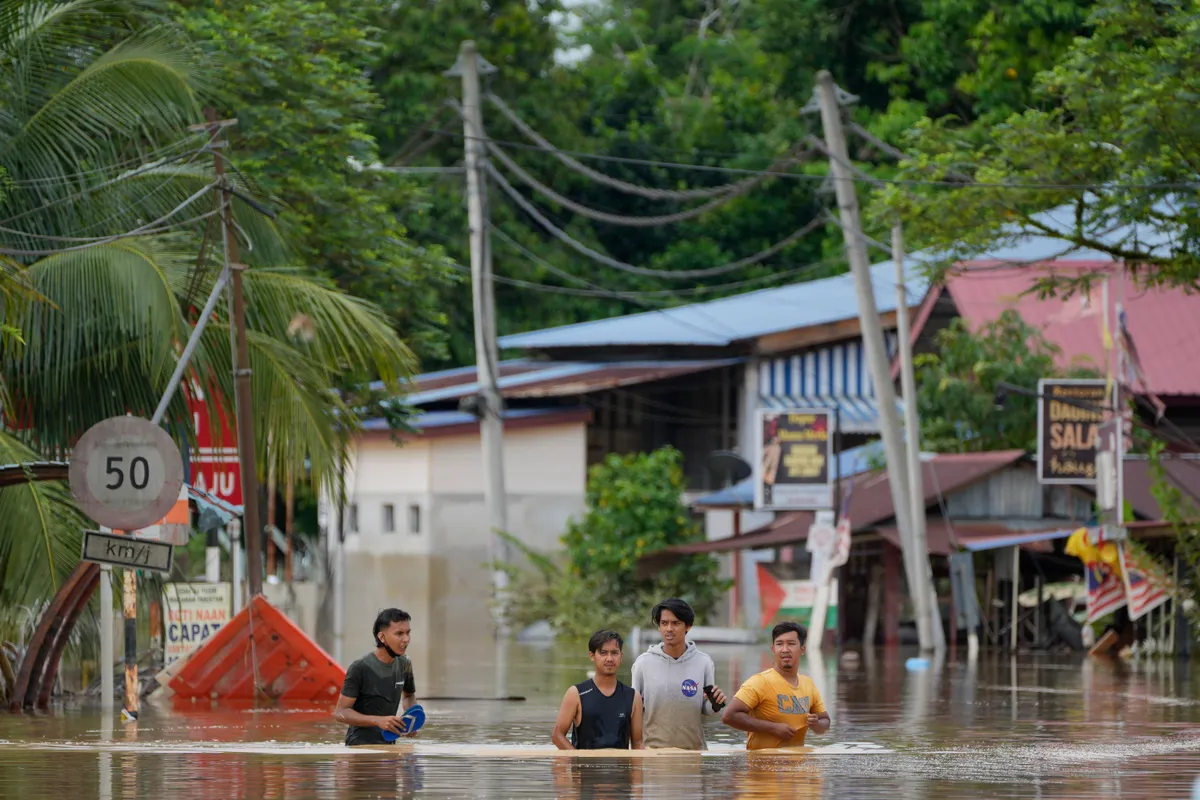 Hơn 21.000 người phải sơ tán vì lũ lụt nghiêm trọng ở Malaysia - Ảnh 4.