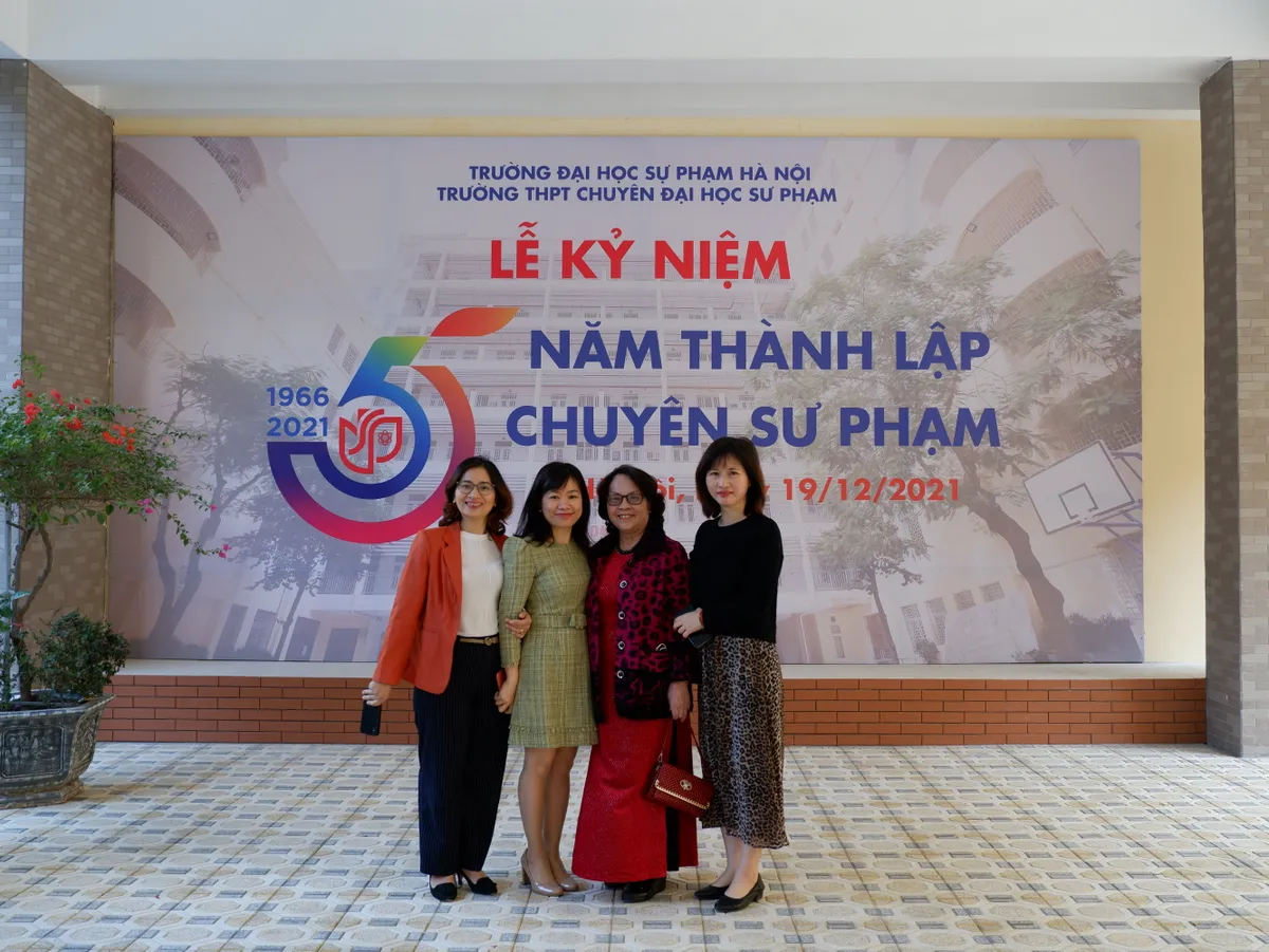 Kỷ niệm thành lập trường THPT Chuyên Sư phạm: Mái trường 55 tuổi và sự nghiệp bồi dưỡng nhân tài đất nước - Ảnh 6.