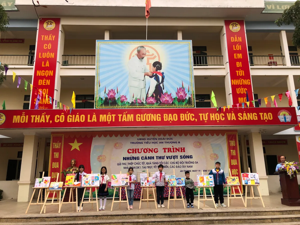 Ấn tượng h&agrave;ng ng&agrave;n thư thiếp &ldquo;Những c&aacute;nh thư vượt s&oacute;ng gửi đảo Trường Sa v&agrave; Nh&agrave; gi&agrave;n DK1 - Ảnh 1.