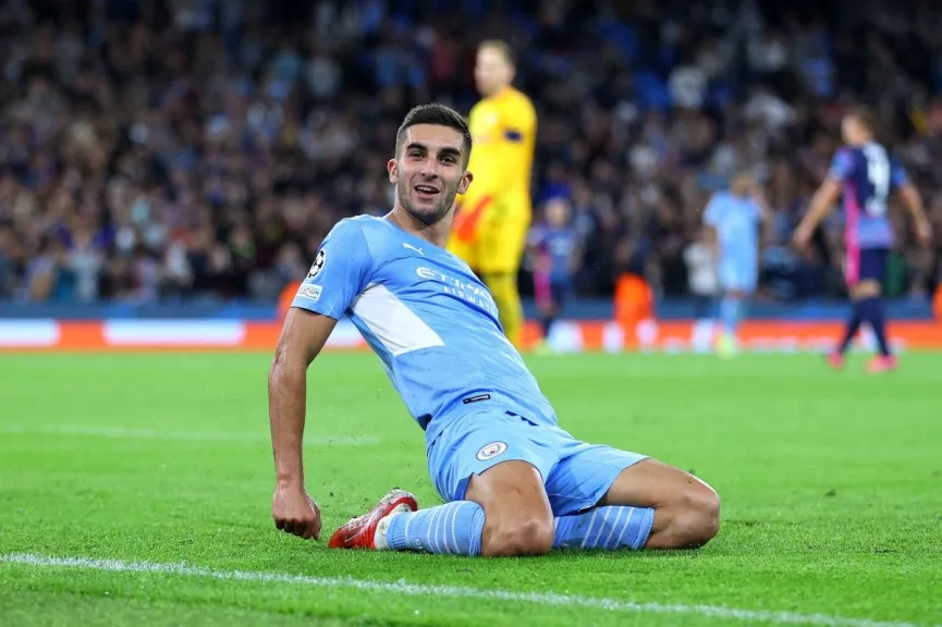 Barca đạt thỏa thuận với Ferran Torres của Man City - Ảnh 2.