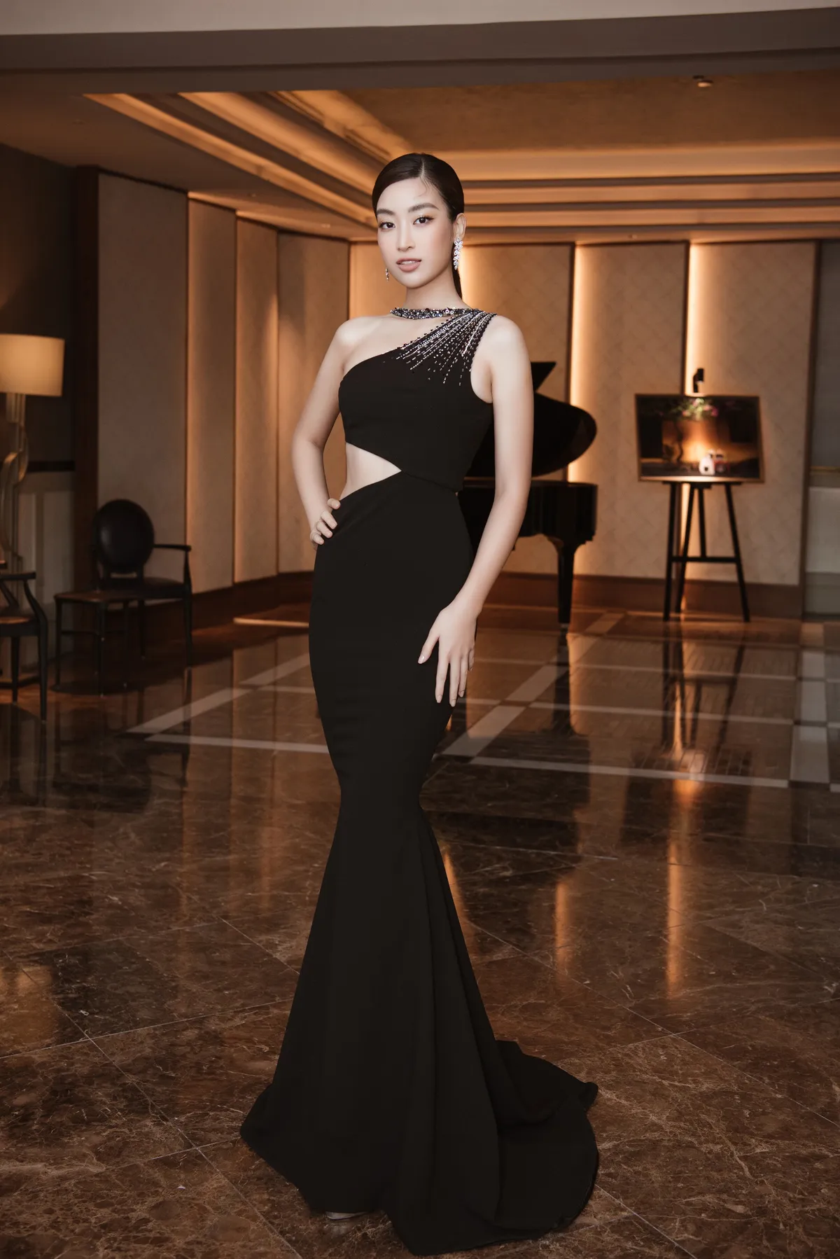 Thảm đỏ Miss World Vietnam 2022: Cặp Hoa hậu song Linh diện đầm cắt xẻ cuốn hút - Ảnh 3.