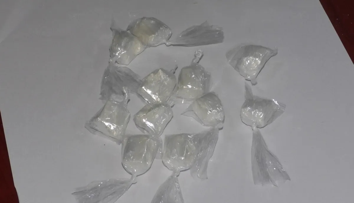 Phá chuyên án ma túy, bắt 2 đối tượng, thu giữ 2 bánh và 11 gói heroin - Ảnh 2.