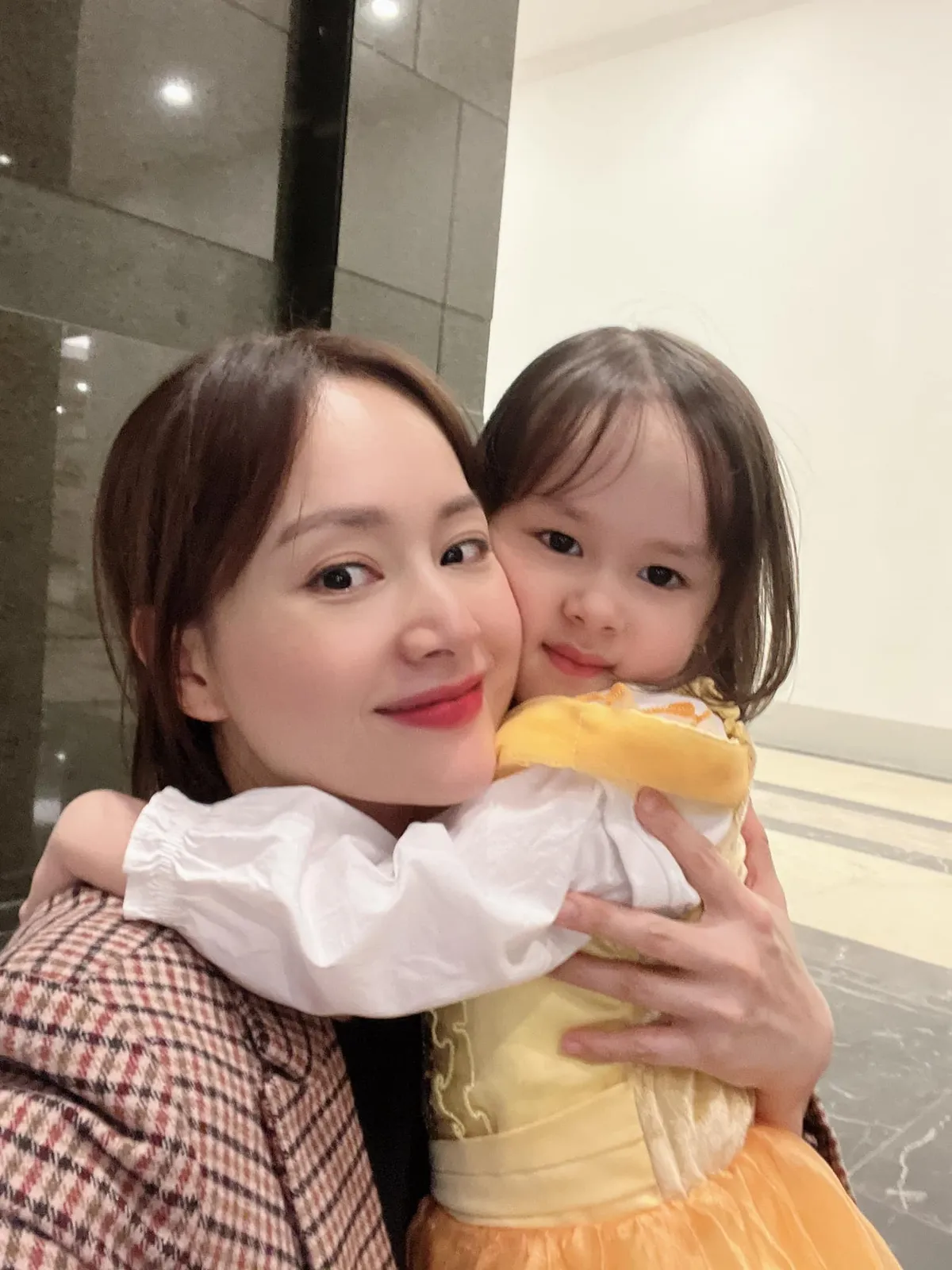 Diễn viên Việt tuần qua: Hồng Đăng đi ngắm bưởi, Phương Oanh khoe ảnh chất lừ - Ảnh 15. Diễn viên Việt tuần qua: Hồng Đăng đi ngắm bưởi, Phương Oanh khoe ảnh chất lừ - Ảnh 15.