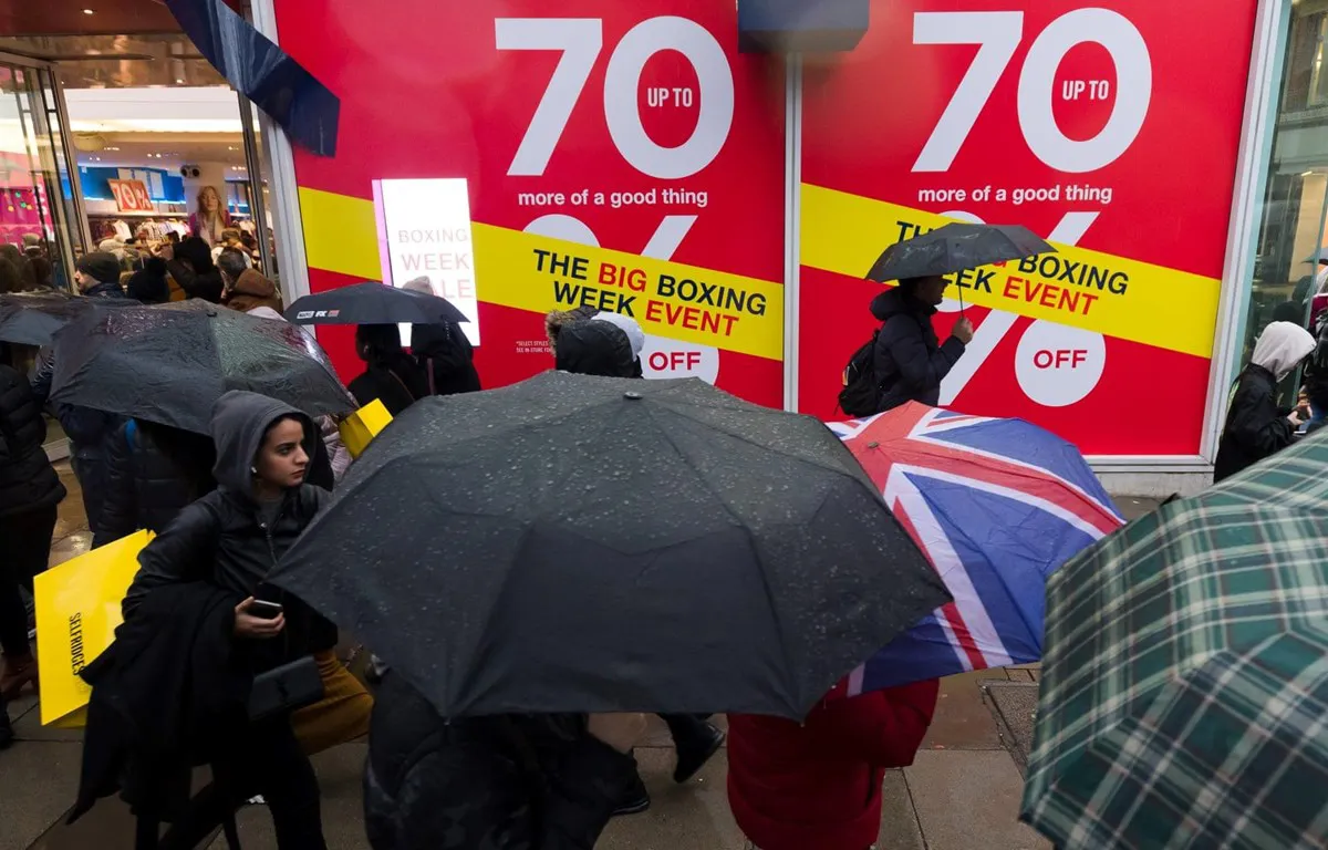 Ng&agrave;y Boxing Day đ&igrave;u hiu tại Anh - Ảnh 1.